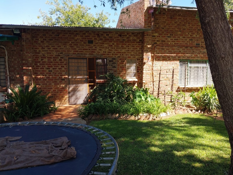 6 Bedroom Property for Sale in Schweizer Reneke North West